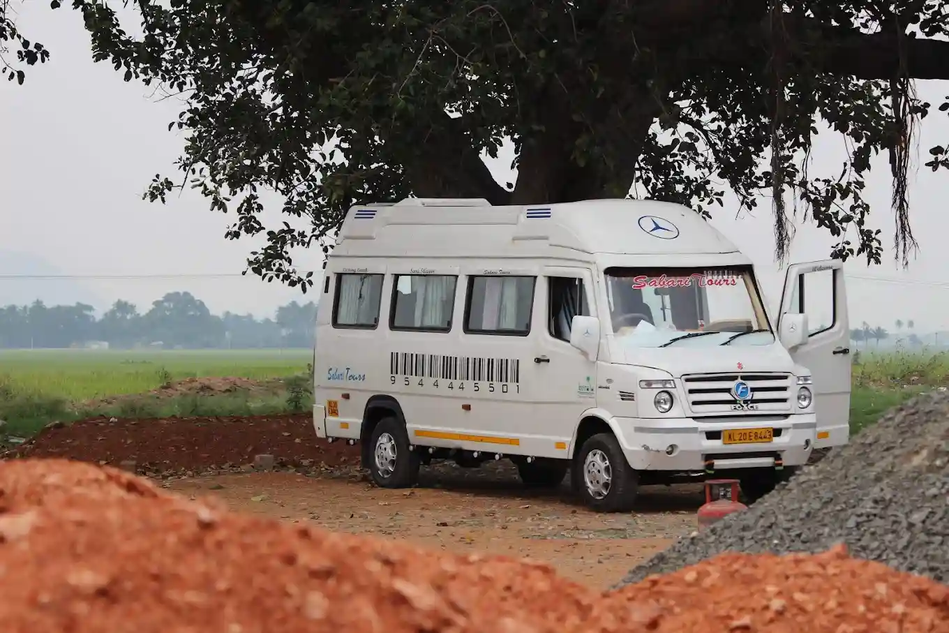 tempo traveller